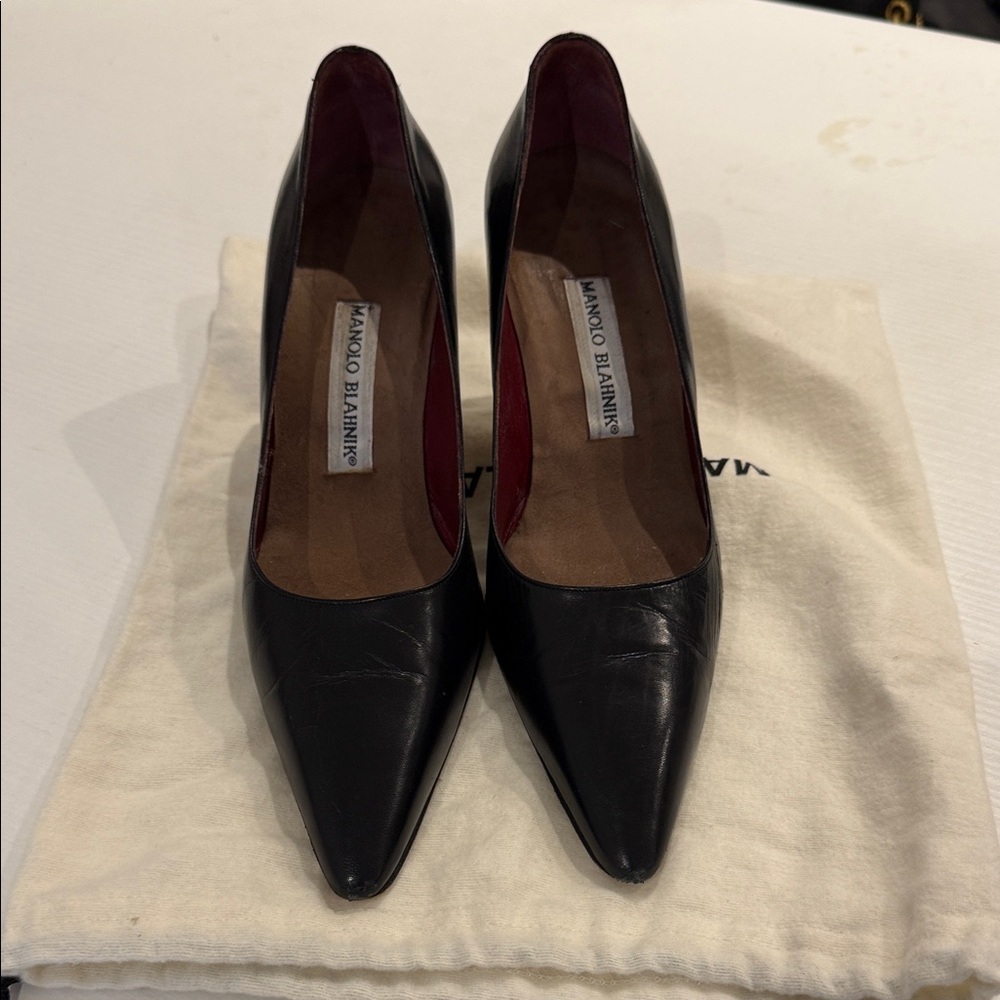 Manolo Blahnik Black Calf Leather pointed toe Pumps - Picture 2 of 7